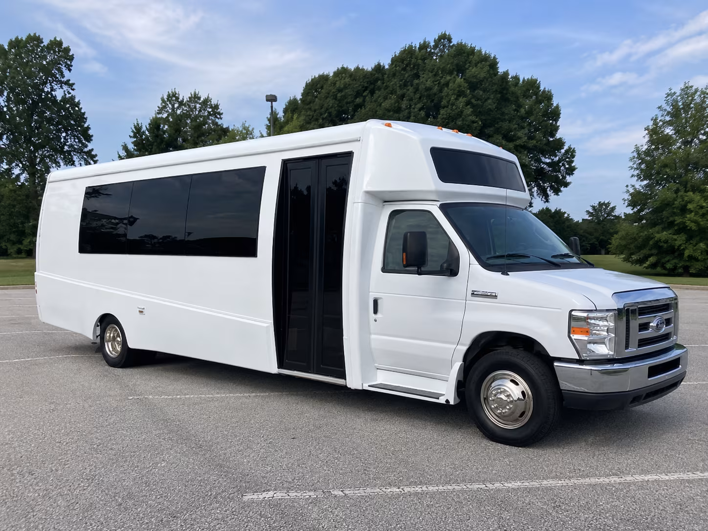 gallatin 18 passenger party bus