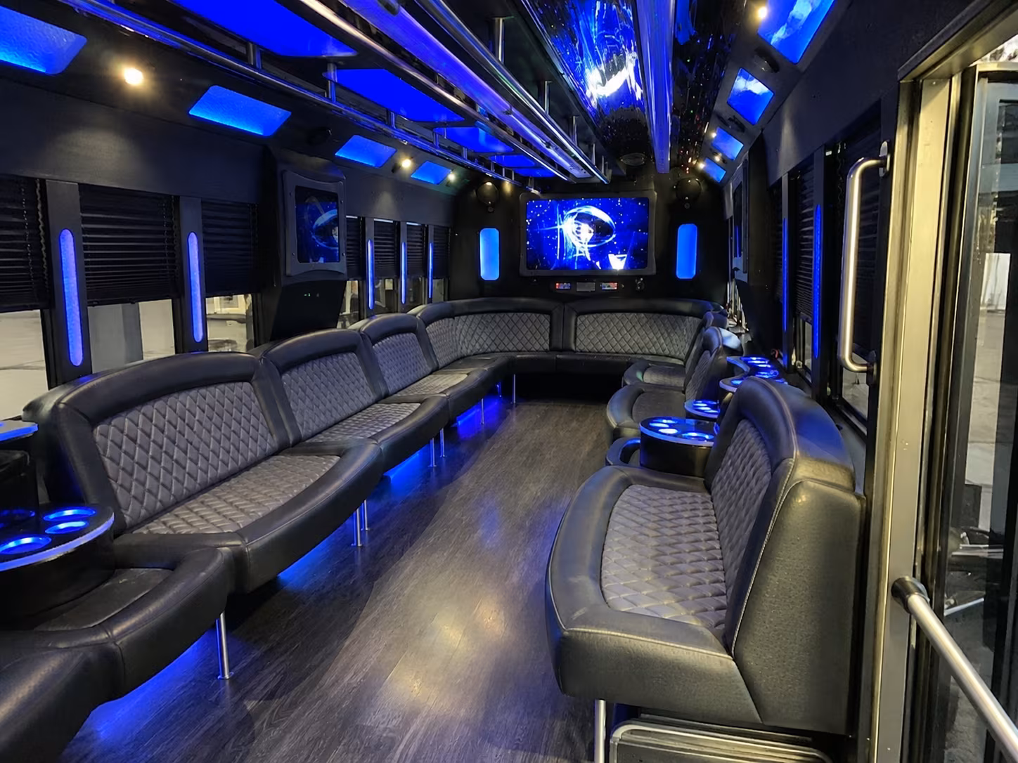 gallatin 28 passenger party bus interior