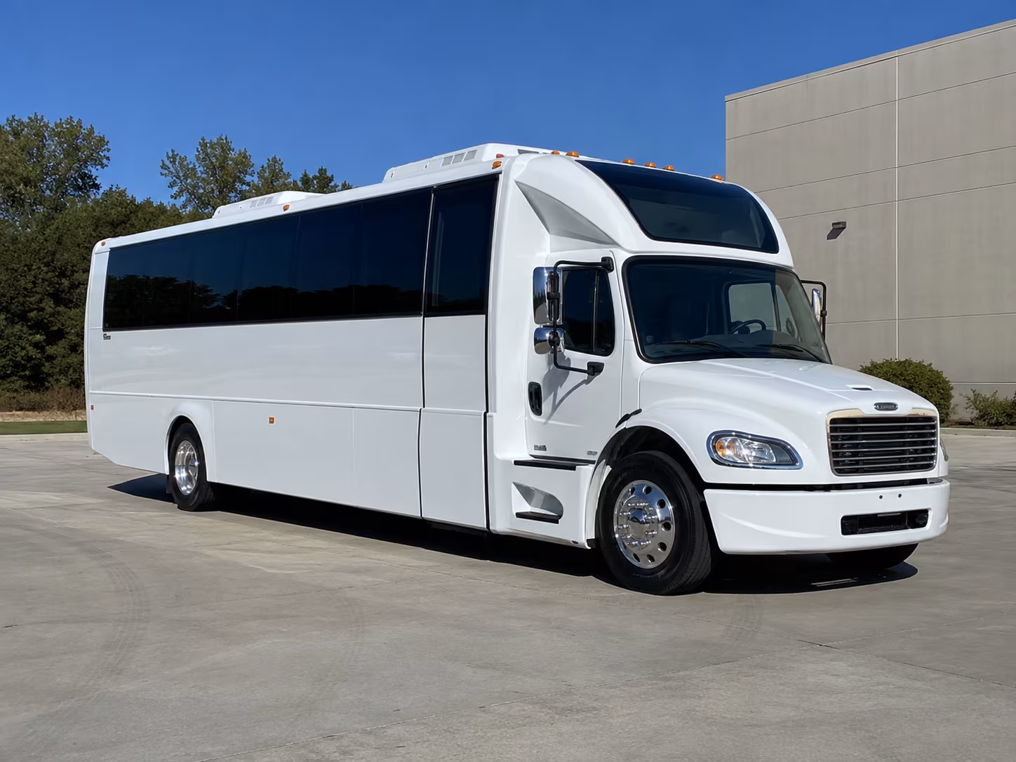 gallatin 28 passenger party bus