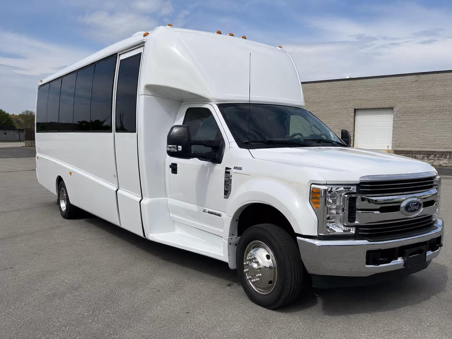 hendersonville get your group to every winery on time with a hendersonville charter bus