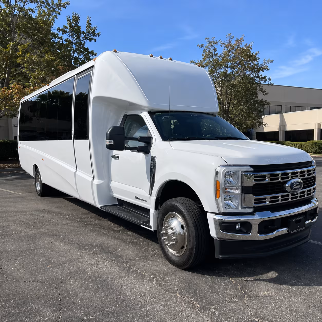 shuttle your guests to waterfront venues on old hickory lake